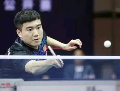 前锋连续助攻，团队配合默契